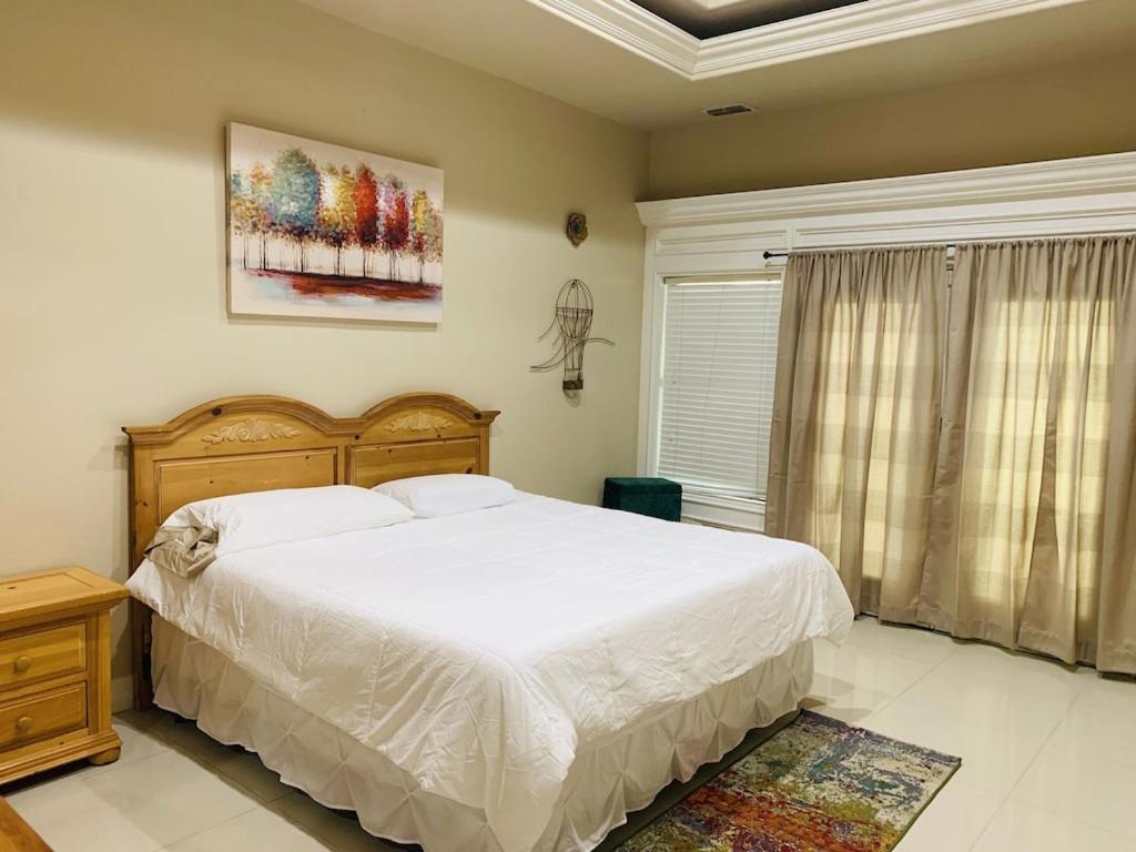 Brownsville Comfort 2 Bedroom 1 Bath , Spacious Kitchen And Outdoor Home Exterior photo