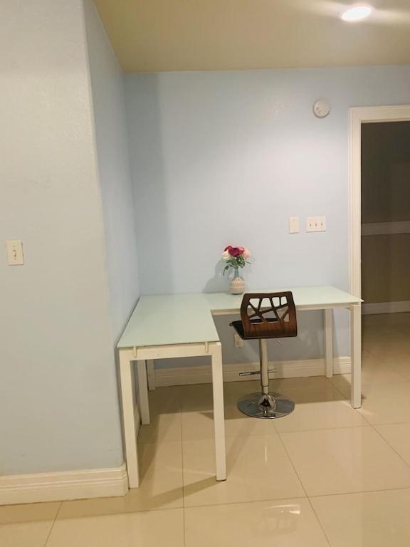 Brownsville Comfort 2 Bedroom 1 Bath , Spacious Kitchen And Outdoor Home Exterior photo