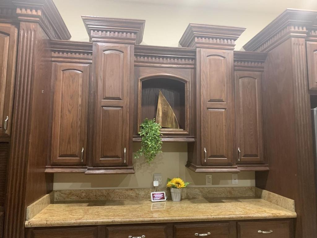 Brownsville Comfort 2 Bedroom 1 Bath , Spacious Kitchen And Outdoor Home Exterior photo