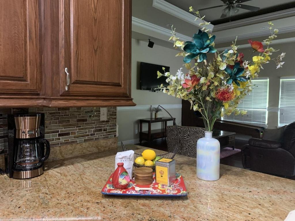 Brownsville Comfort 2 Bedroom 1 Bath , Spacious Kitchen And Outdoor Home Exterior photo