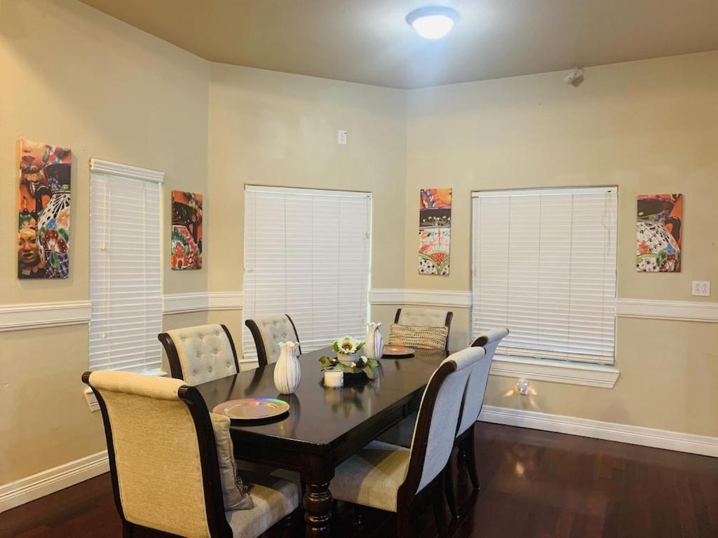Brownsville Comfort 2 Bedroom 1 Bath , Spacious Kitchen And Outdoor Home Exterior photo
