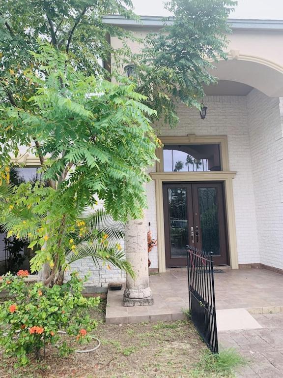 Brownsville Comfort 2 Bedroom 1 Bath , Spacious Kitchen And Outdoor Home Exterior photo