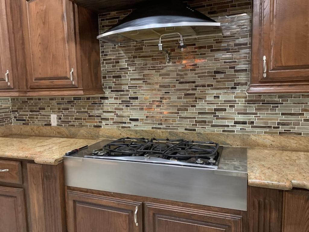 Brownsville Comfort 2 Bedroom 1 Bath , Spacious Kitchen And Outdoor Home Exterior photo