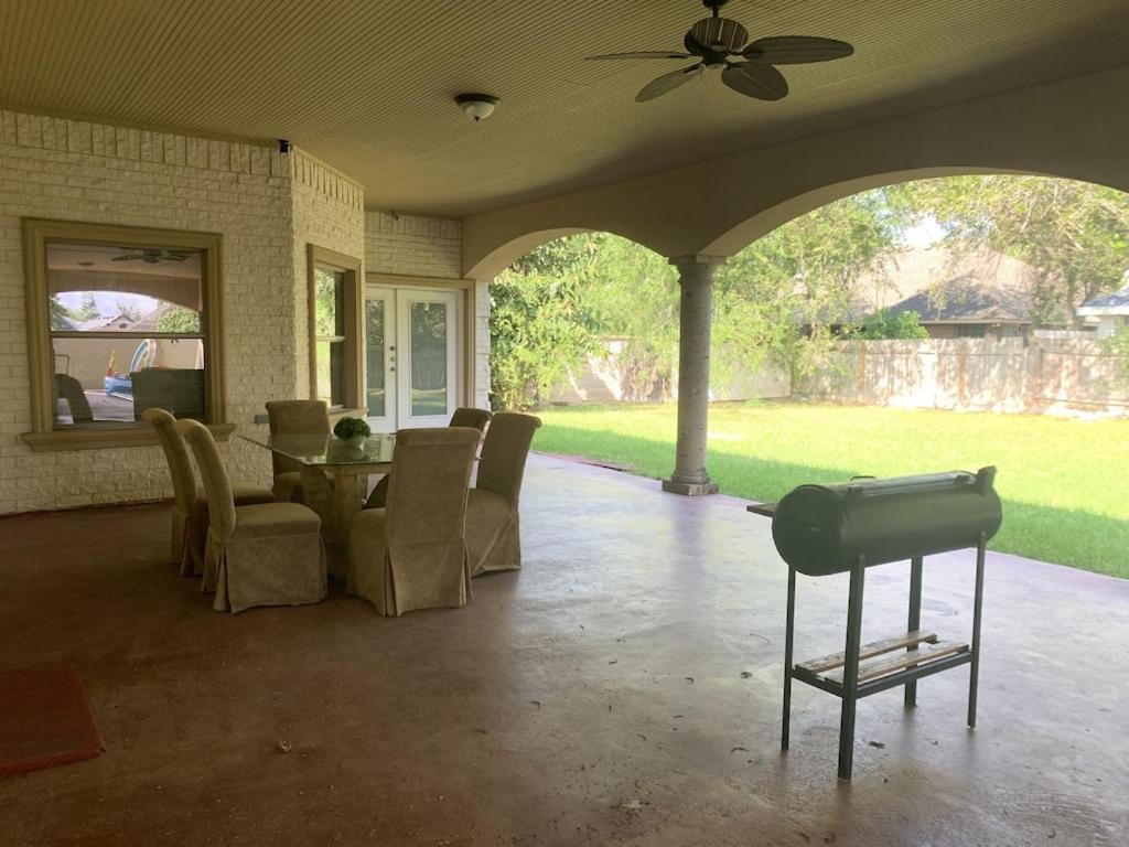 Brownsville Comfort 2 Bedroom 1 Bath , Spacious Kitchen And Outdoor Home Exterior photo