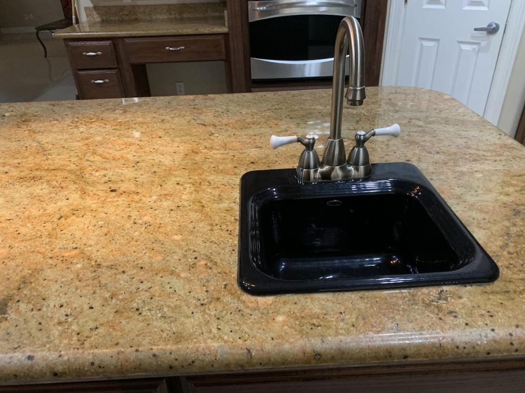 Brownsville Comfort 2 Bedroom 1 Bath , Spacious Kitchen And Outdoor Home Exterior photo