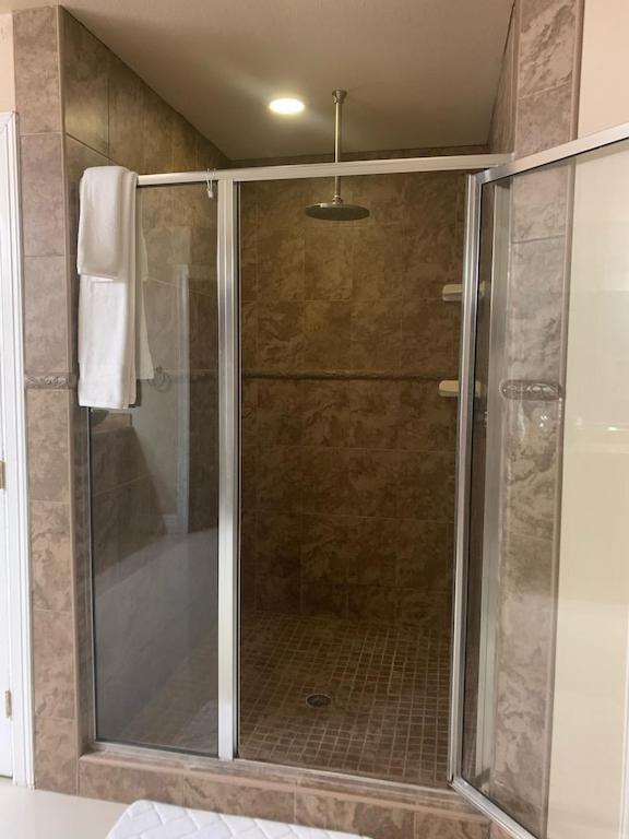 Brownsville Comfort 2 Bedroom 1 Bath , Spacious Kitchen And Outdoor Home Exterior photo