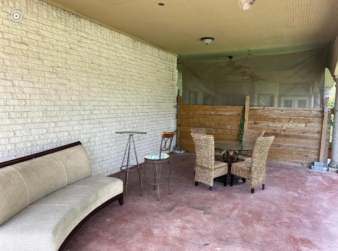 Brownsville Comfort 2 Bedroom 1 Bath , Spacious Kitchen And Outdoor Home Exterior photo