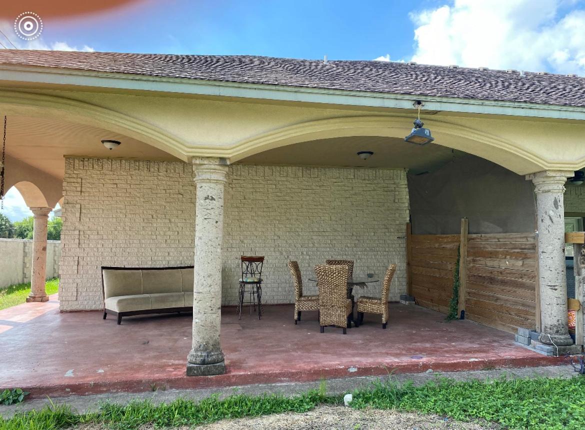 Brownsville Comfort 2 Bedroom 1 Bath , Spacious Kitchen And Outdoor Home Exterior photo
