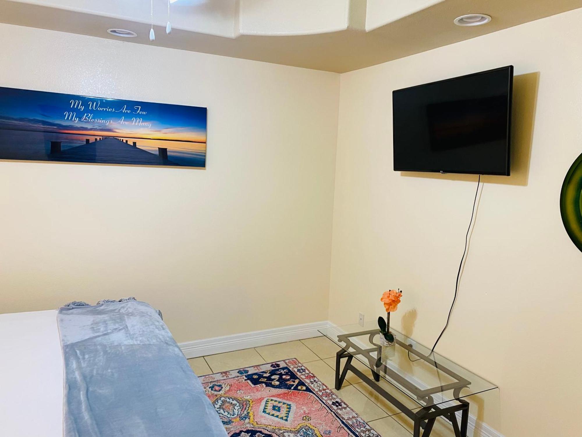 Brownsville Comfort 2 Bedroom 1 Bath , Spacious Kitchen And Outdoor Home Exterior photo