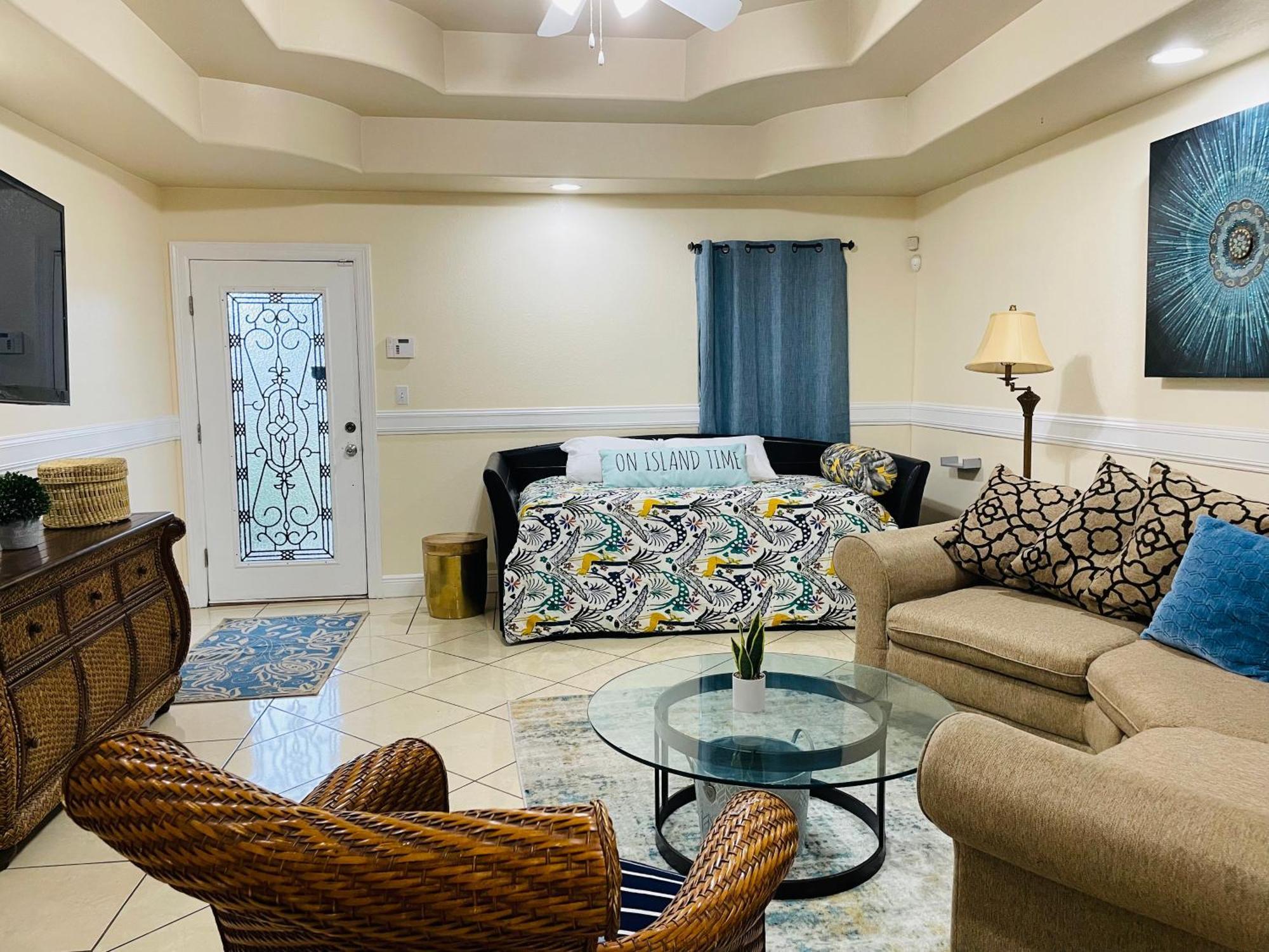 Brownsville Comfort 2 Bedroom 1 Bath , Spacious Kitchen And Outdoor Home Exterior photo
